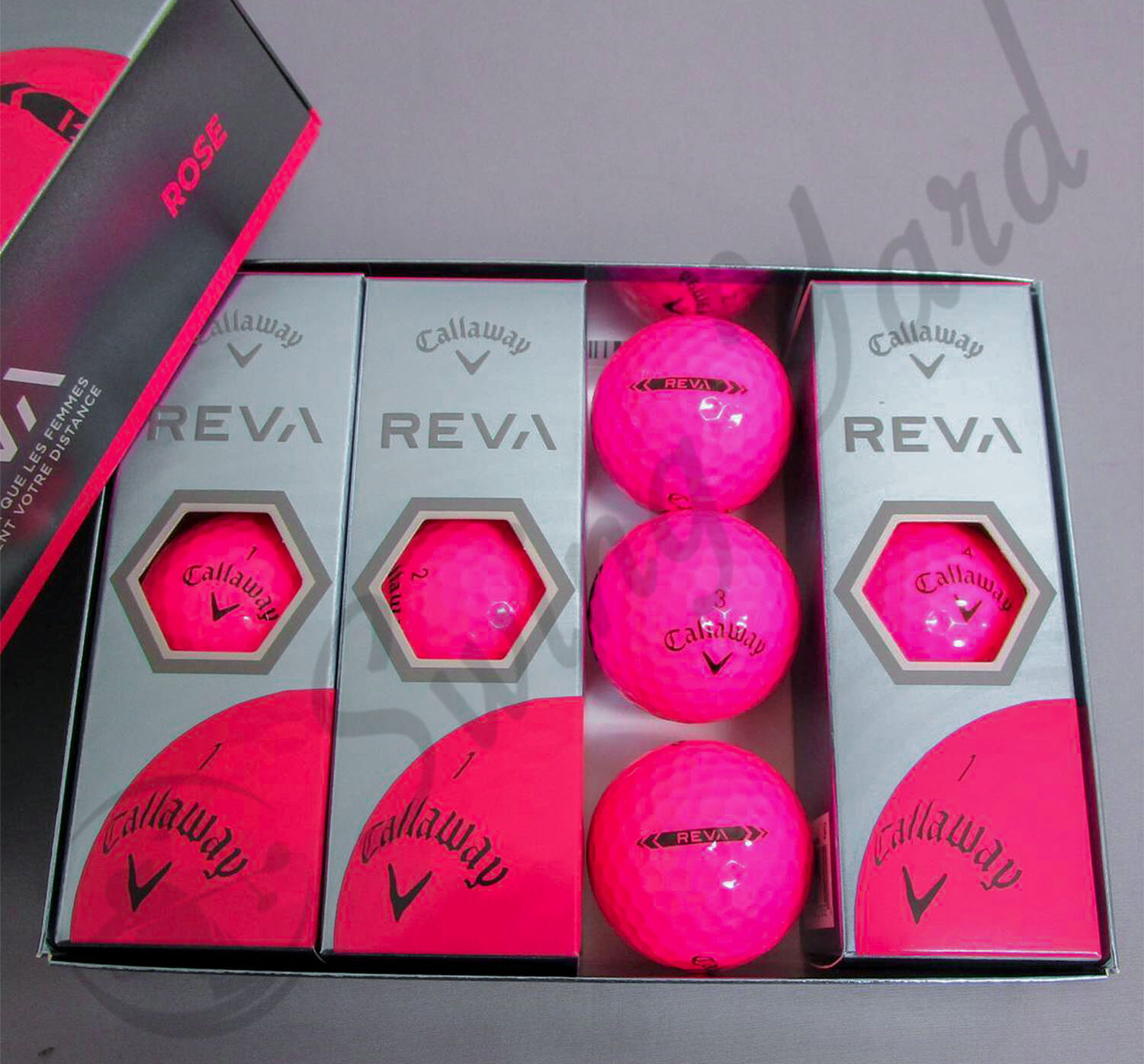 The 3 single packs and 3 balls inside the Callaway Reva box