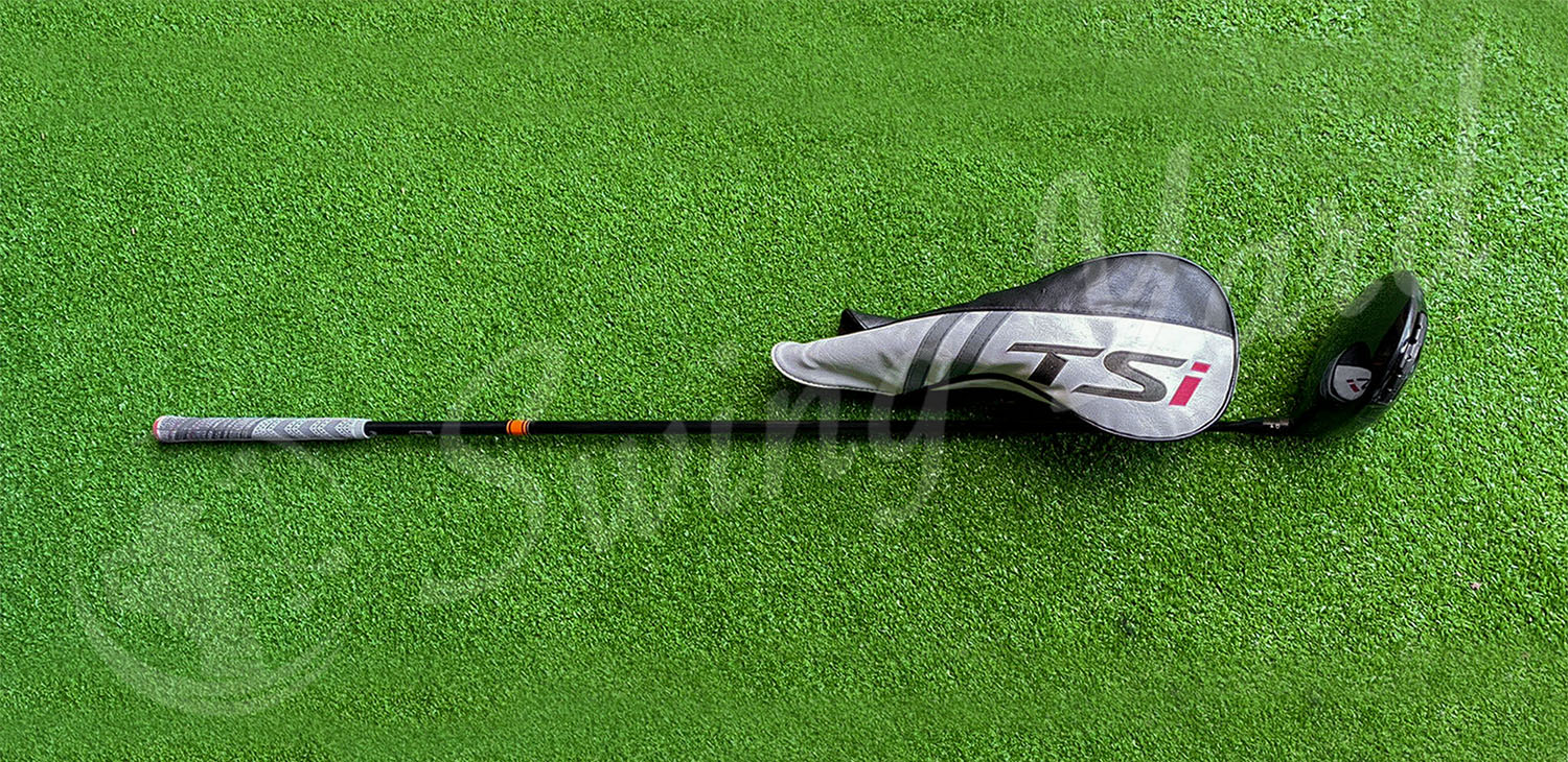 The Titleist TSi3 Driver with headcover in the grass