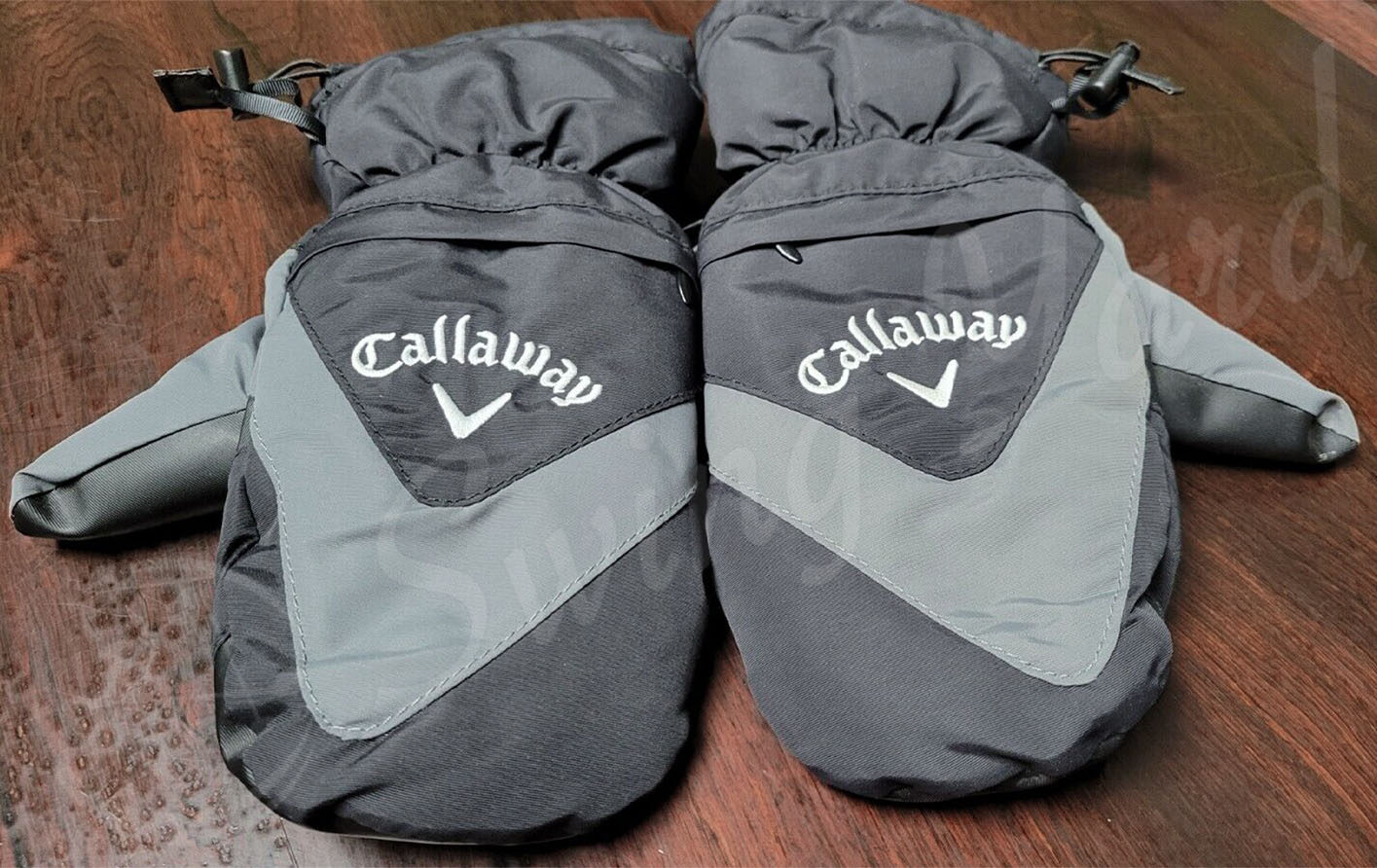 My new Callaway Thermal Mitts in the living room