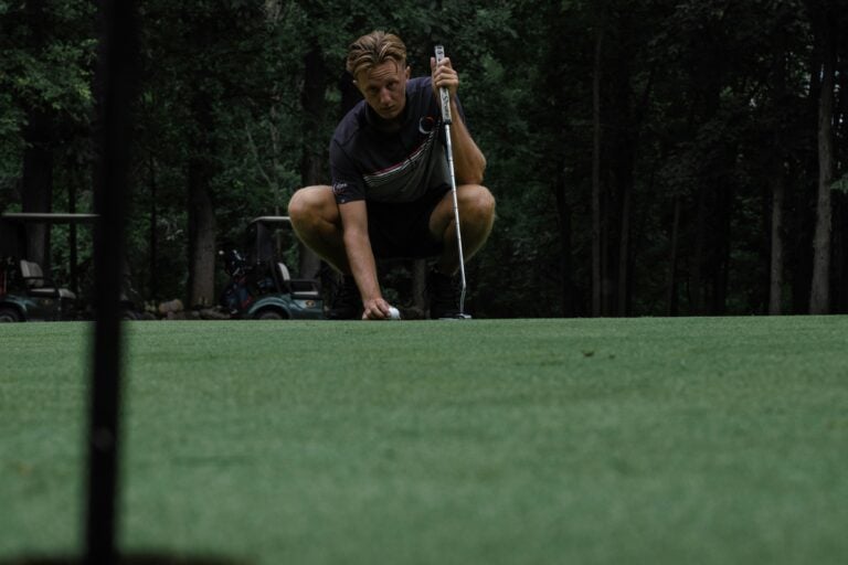 golfer aligning a long lag putt to avoid a 3 putt