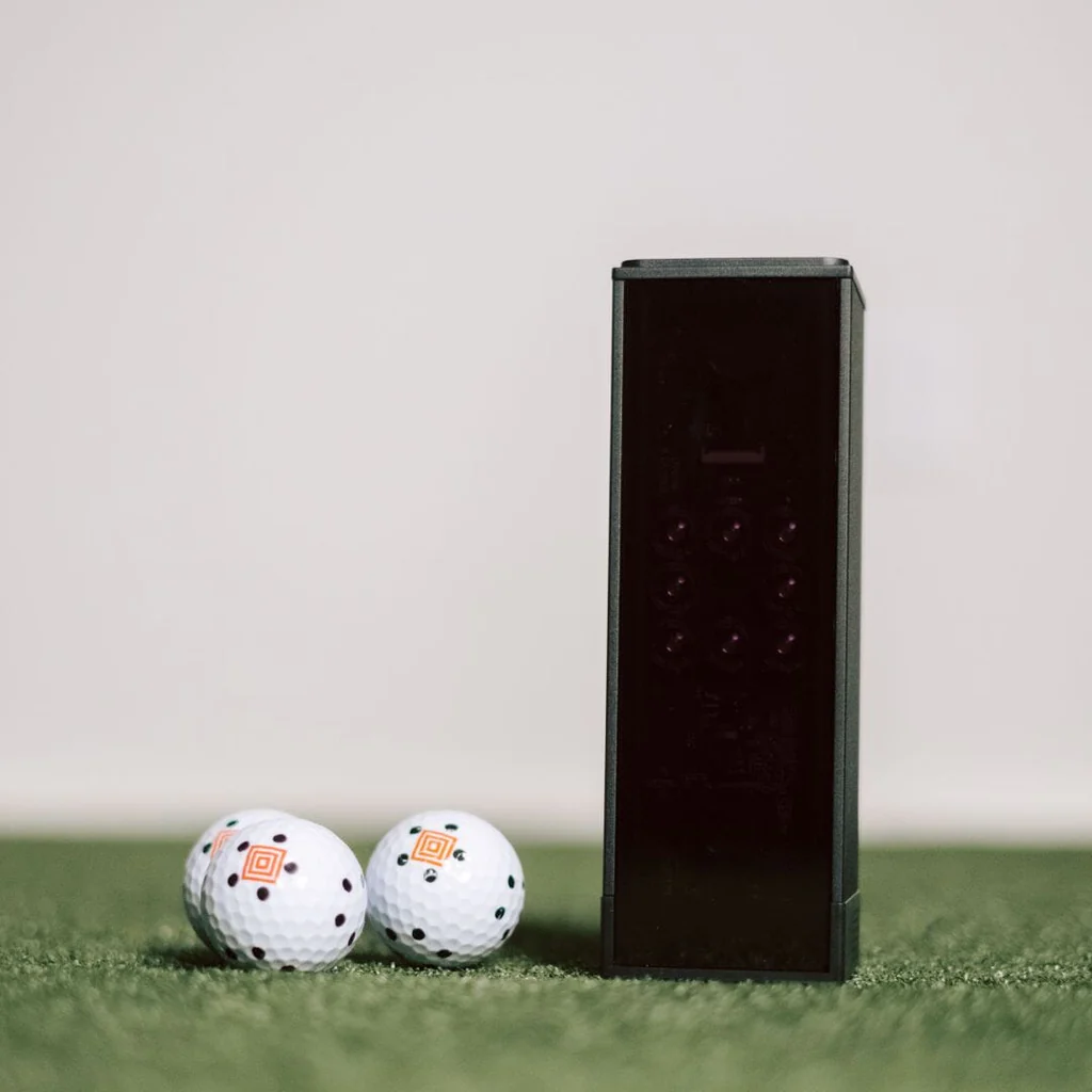 Square golf launch monitor with dotted golf balls